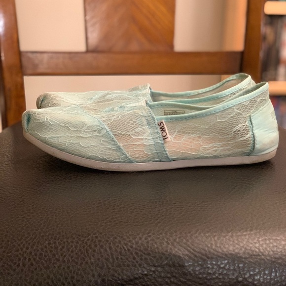 Lace Toms - Picture 3 of 5